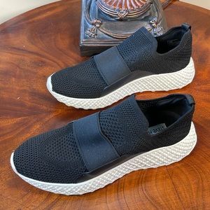 LADIES STEVE MADDEN RITZ02S1. BLACK.  SIZE  7.5 or 38 bought @ VON MAUR